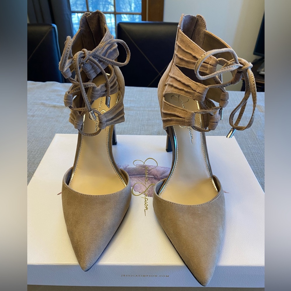 Jessica Simpson NIB Caleya Totally Taupe heals - size 9m